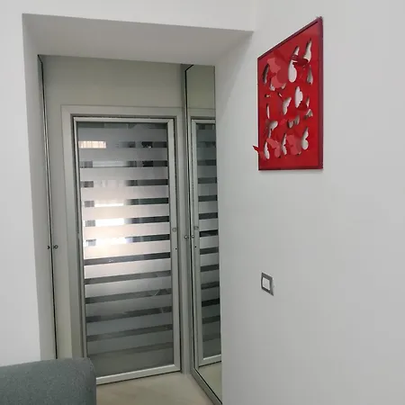 La Vie Est Belle Apartment *